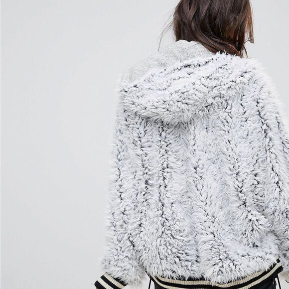 New
Free People × We The Free Fluffy
Size M/L
NWOT never worn before - Picture 5 of 11